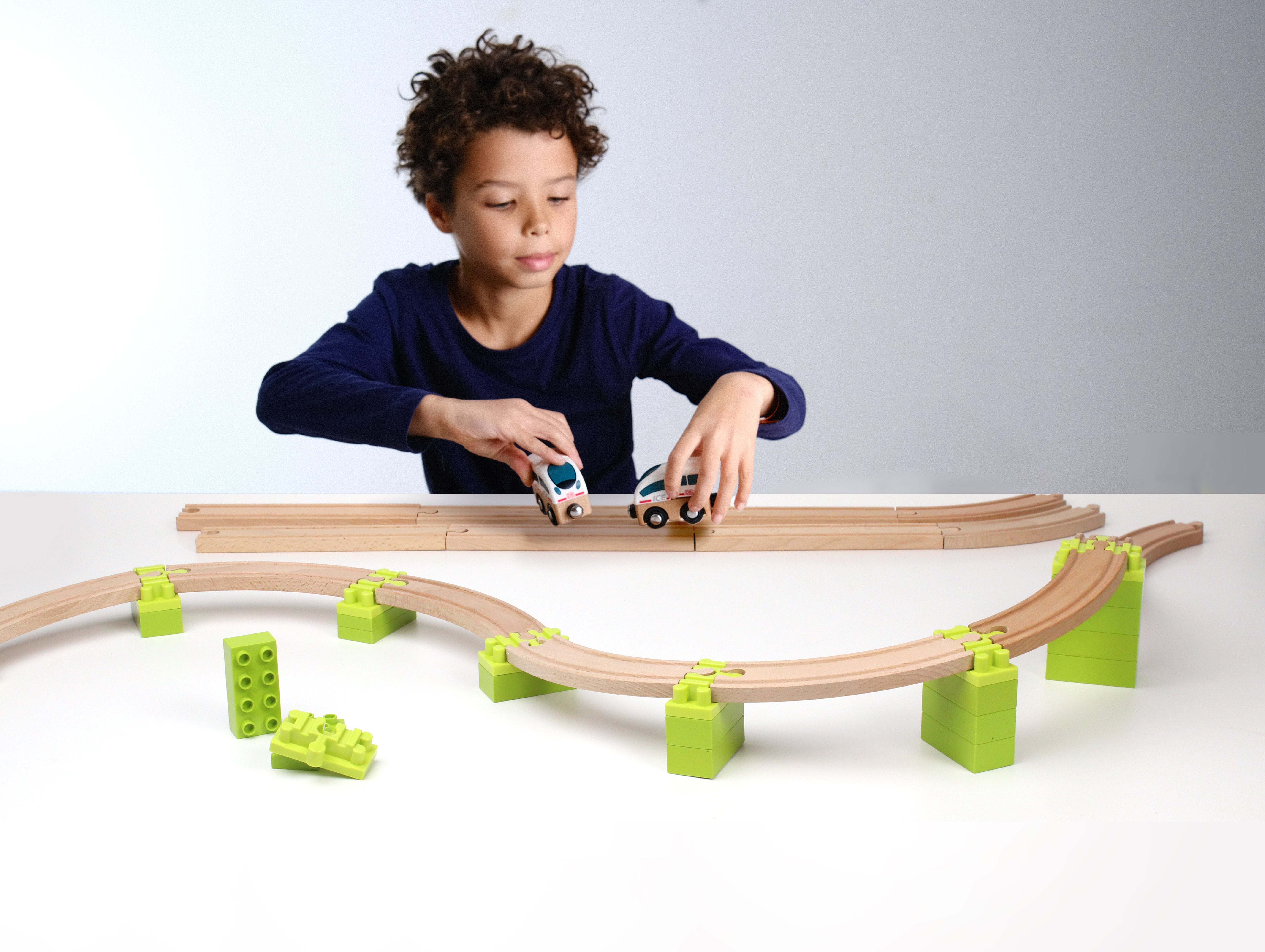 Die Hochbahn – NOPPI Set (24 Teile) – beeindruckende Schienenlandschaften